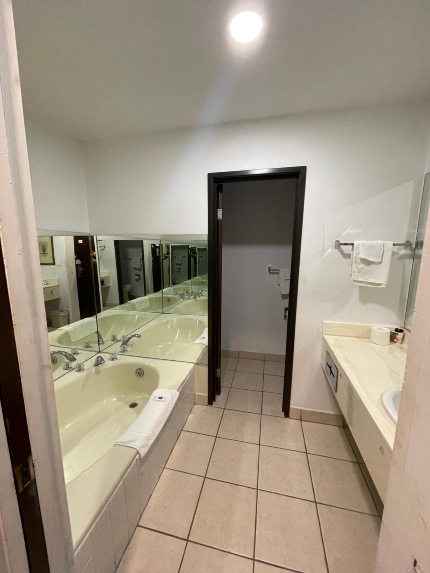 Portside Inn & Suites Los Angeles Bagian luar foto